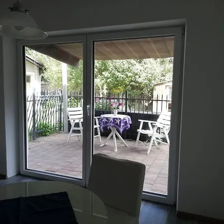 아파트 Stylish & Spacious With Patio 스탬스