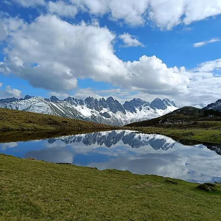 Stylish & Spacious With Patio * 스탬스