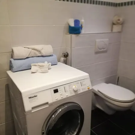 Stylish & Spacious With Patio 아파트