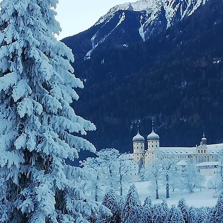 Stylish & Spacious With Patio